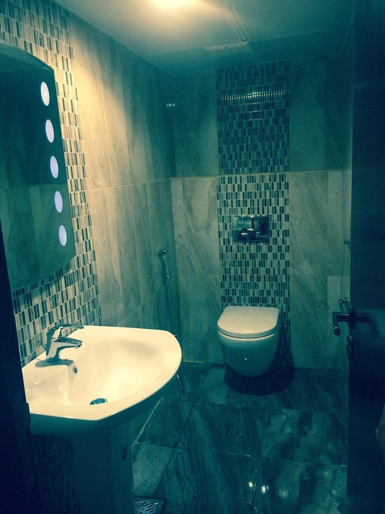 GOLDEN MARINA RESORT 49/50