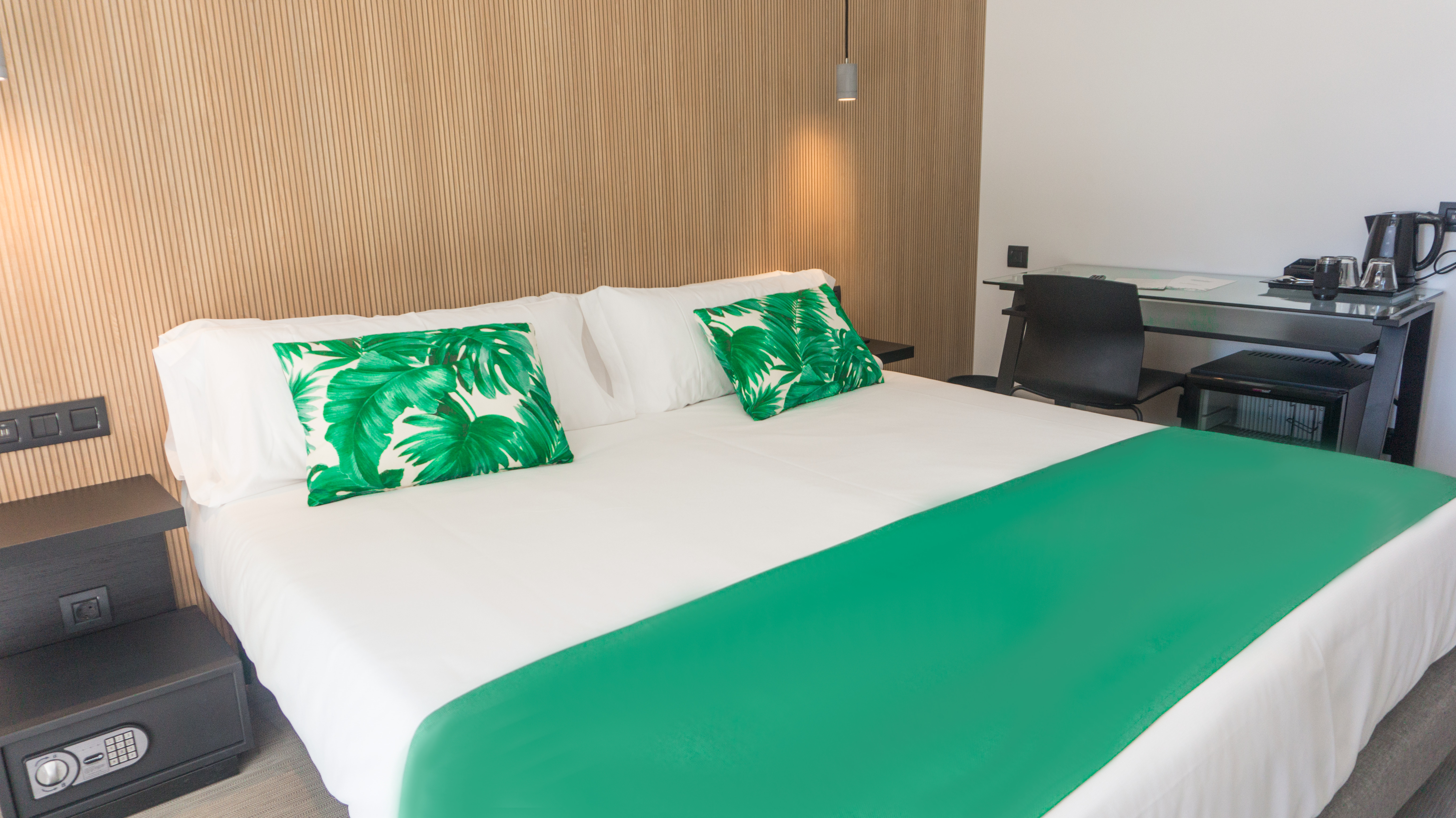 Room, Double or Twin Bed, Pool View