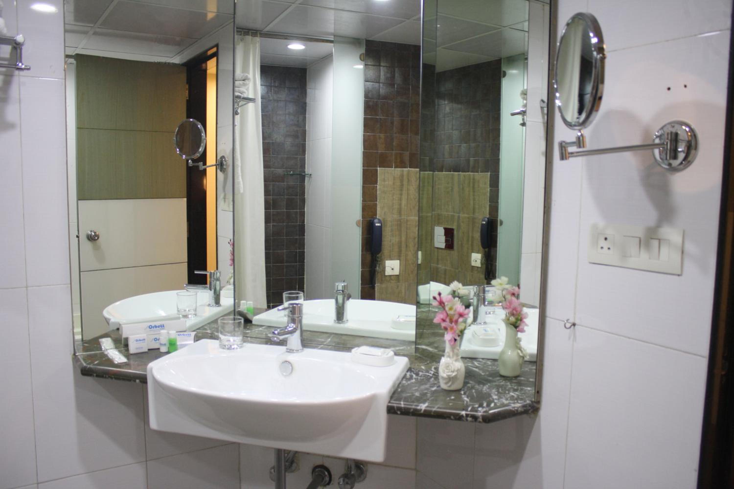 Oyo Premium Deccan Apte Road 54/55