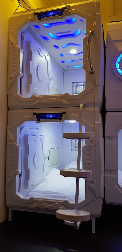 Galaxy Pods at Chinatown 18/34