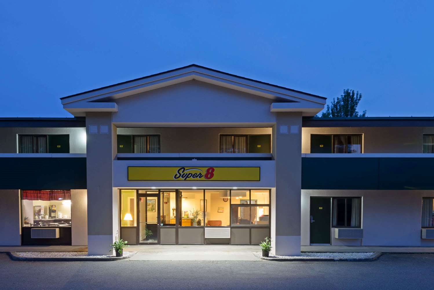 Super 8 by Wyndham White River Junction 2/23