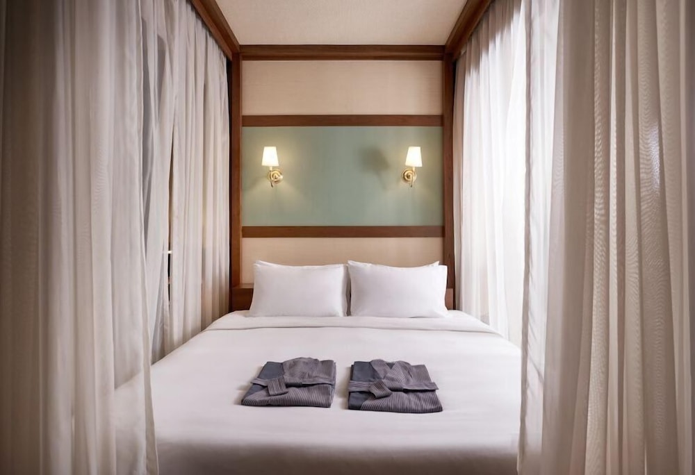 1 Bedroom, Emperor, Suite, King Bed