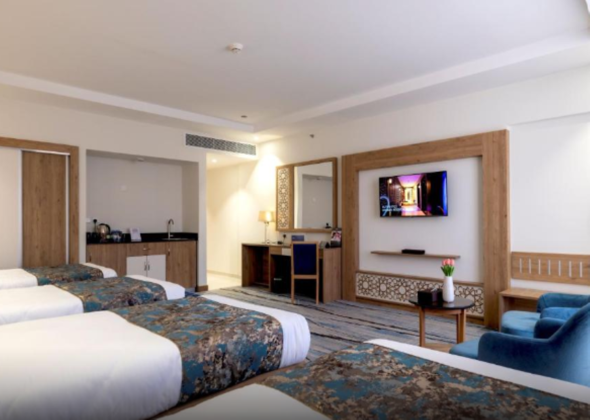 غرفة قياسية رباعية، فندق وأجنحة تايم ربا(TIME Ruba Hotel & Suites) 4/7