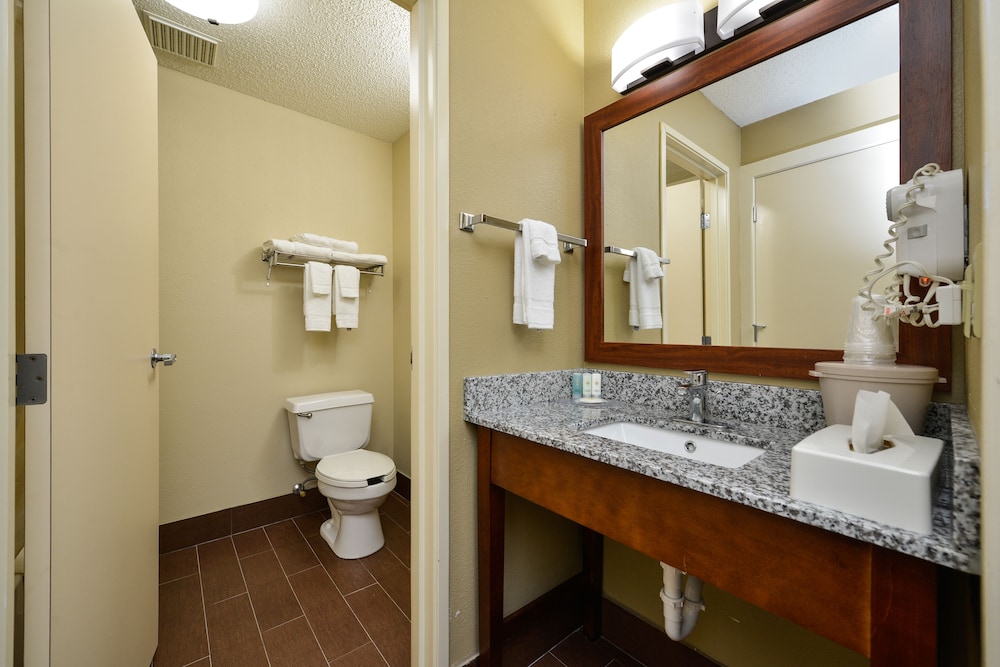 Comfort Inn and Suites Coralville 14/49