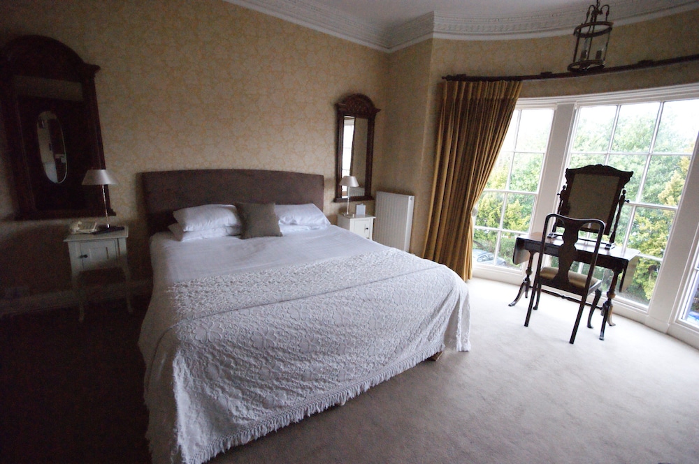 Donington Manor 9/50