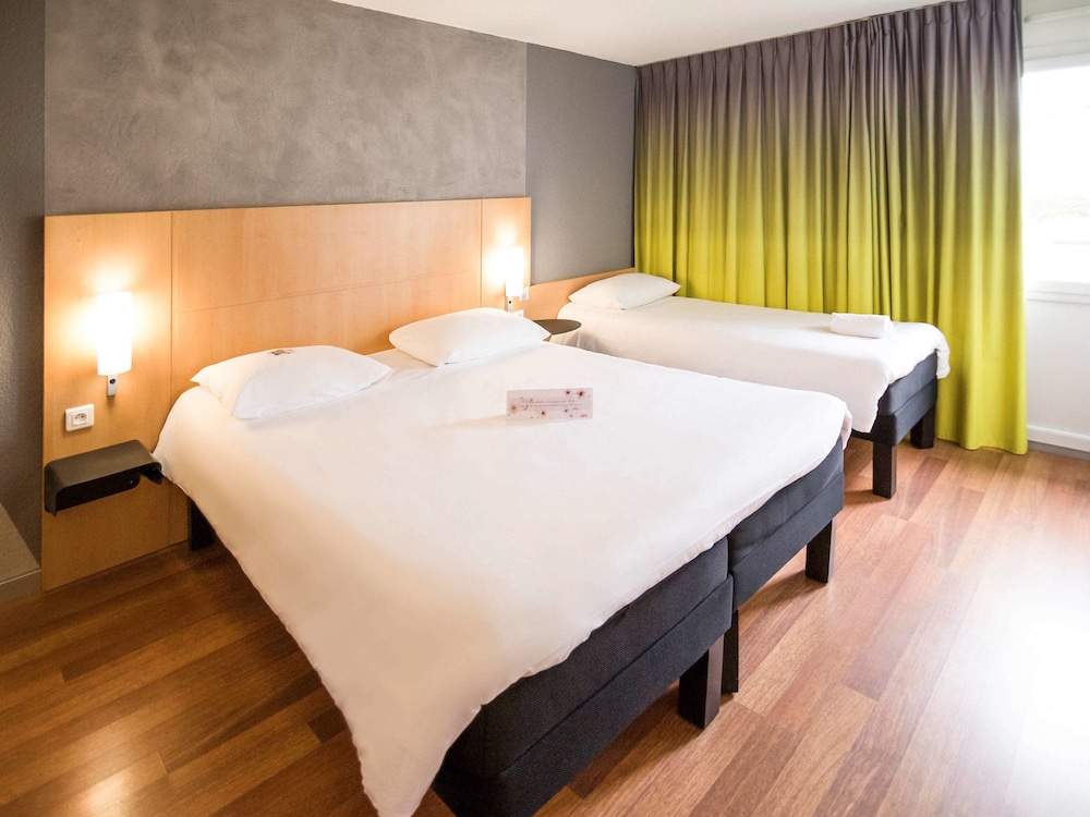 Ibis Rennes Beaulieu 33/68