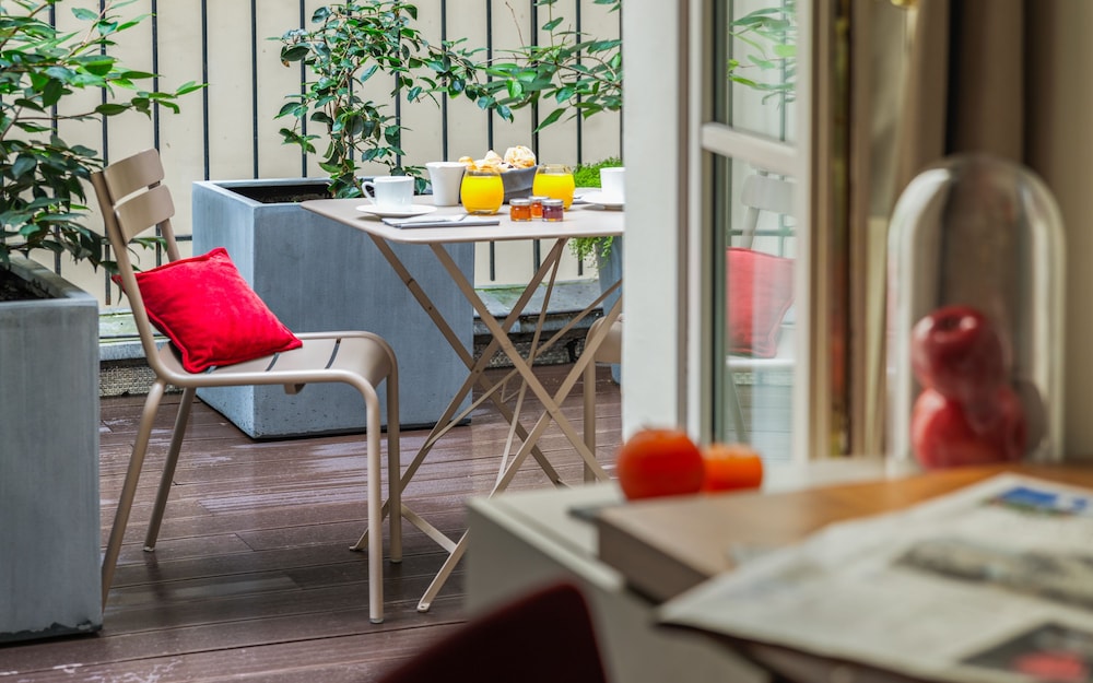 Hotel Le Tourville by Inwood Hotels 44/48