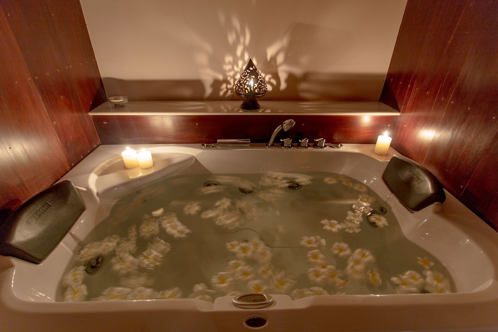 Royal Angkor Resort & Spa 33/62