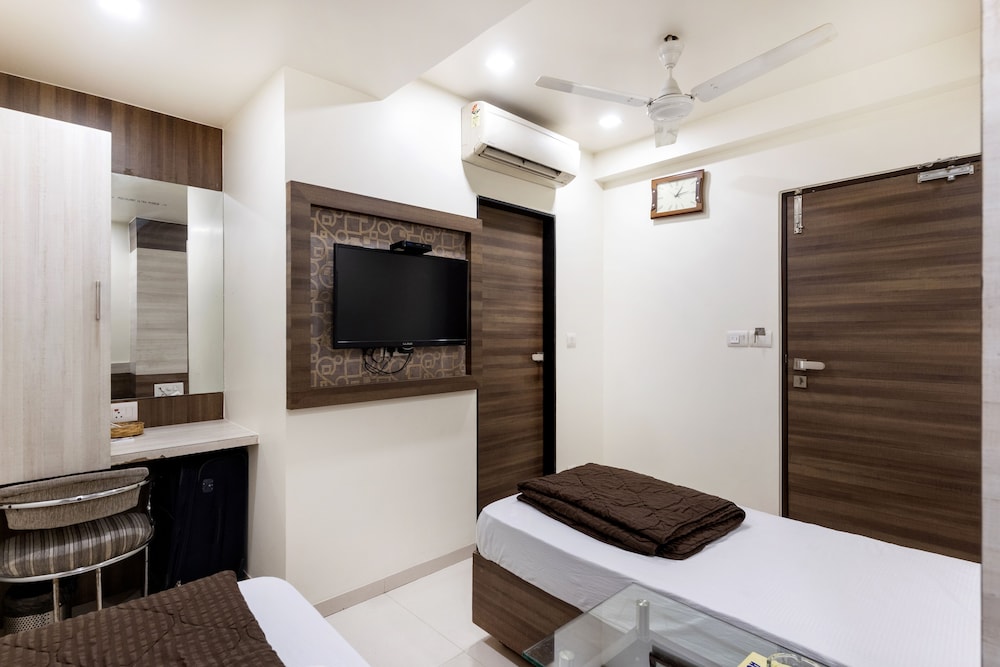 Hotel Ashish 32/39