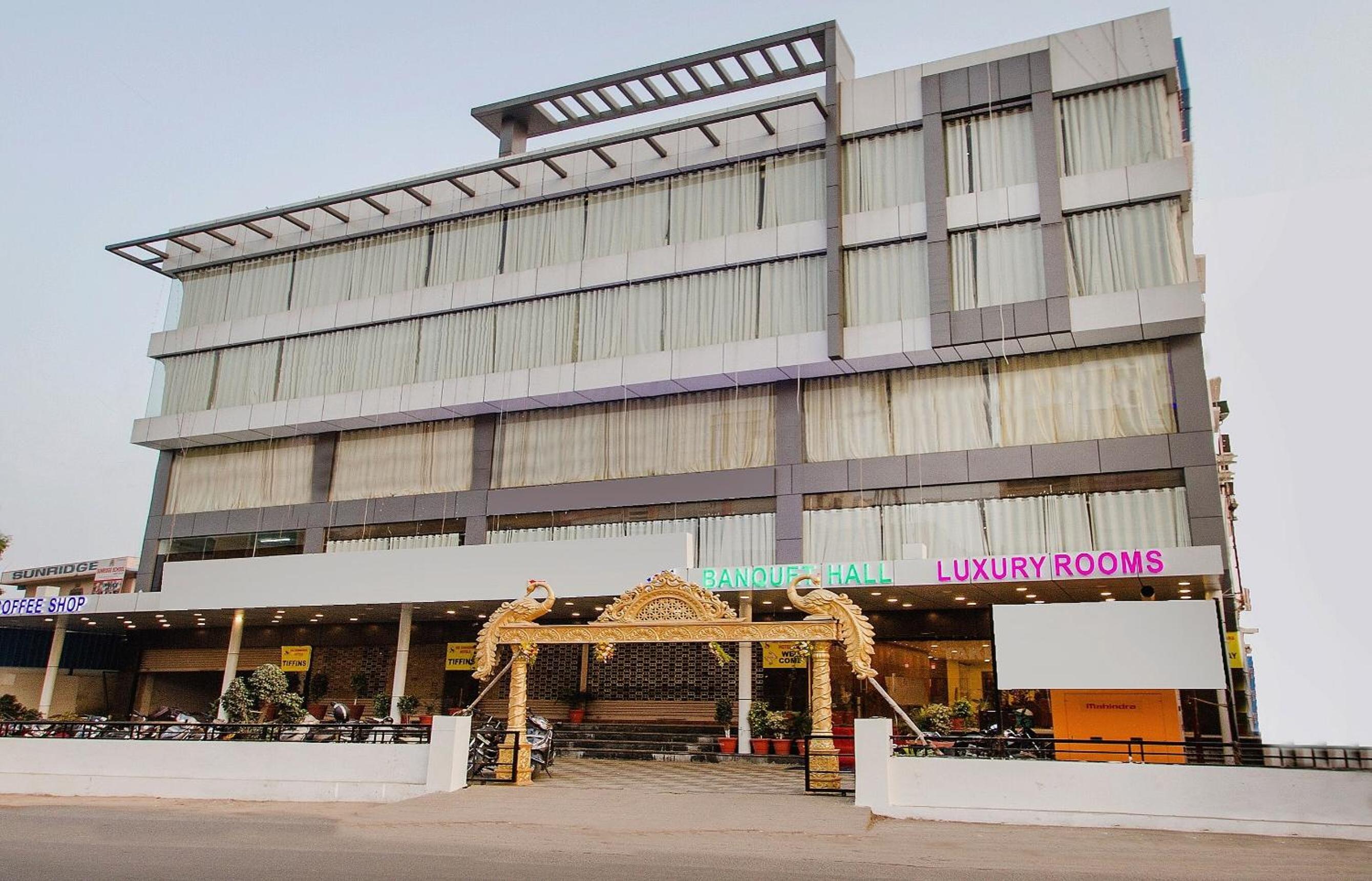 Oyo 10225 Hotel Sree Chandana 8/50