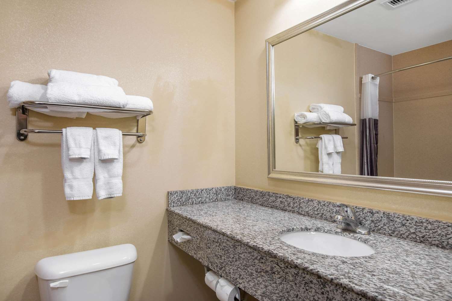 La Quinta Inn & Suites by Wyndham Conway 28/29