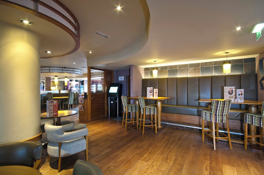Premier Inn Glasgow Newton Mearns (M77 J4) 29/54