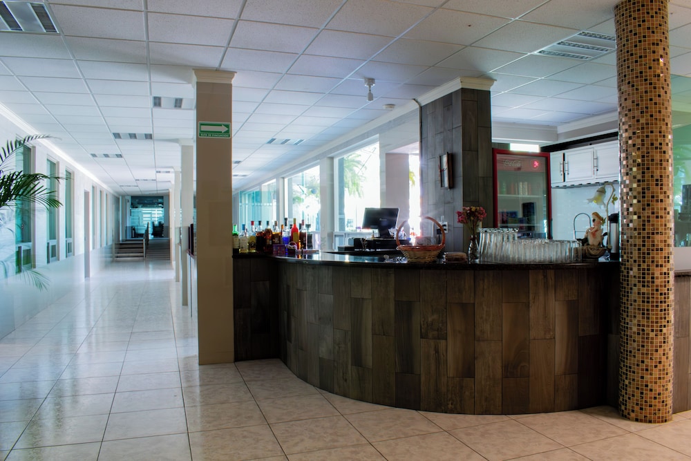 Hotel & Suites Aliana 6/50