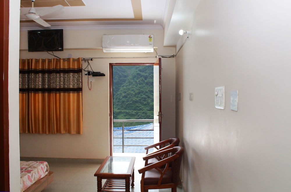 Yatrik Inn 9/56