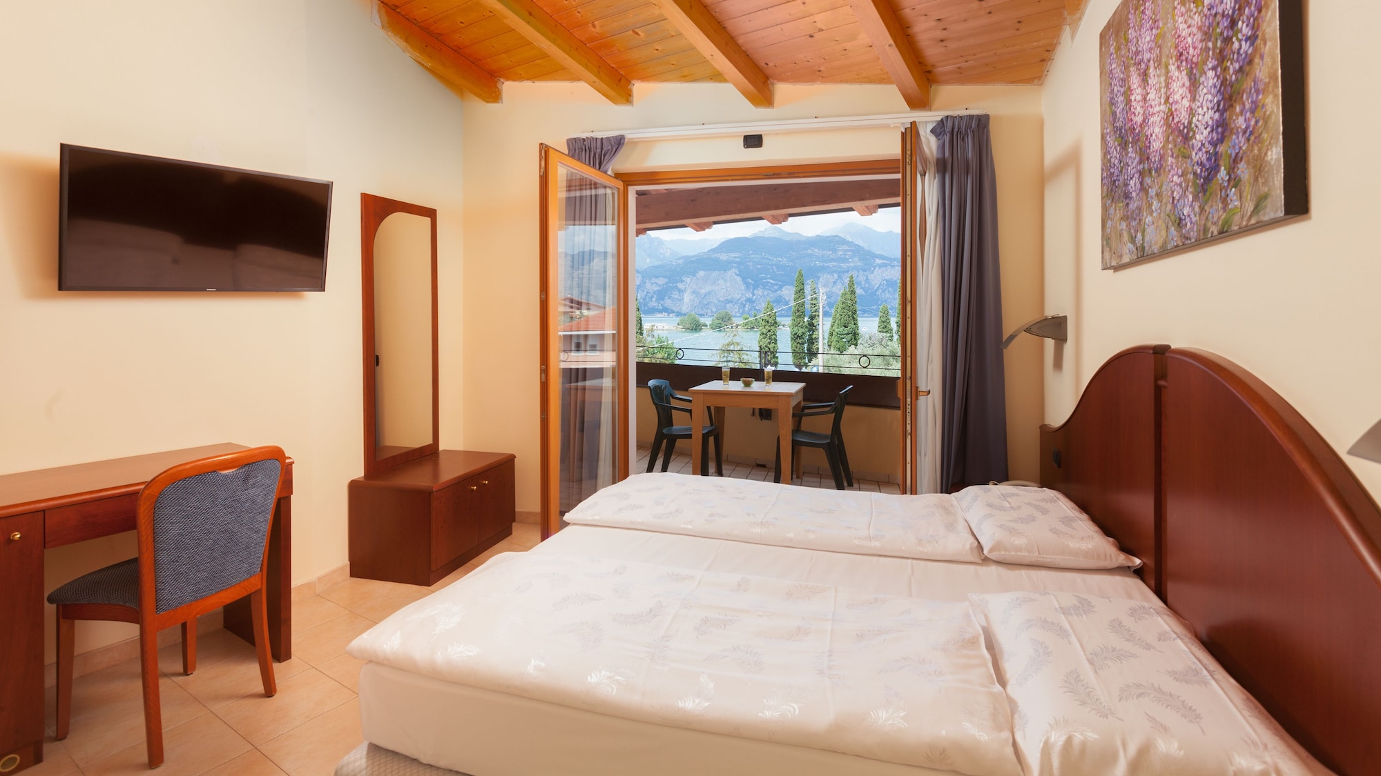 1 BEDROOM, EXCLUSIVE