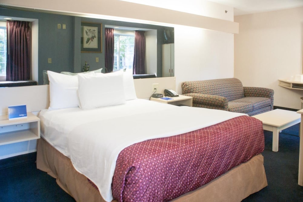 Hometown Inn Suites Jacksonville Butler Blvd Southpoint 10/39