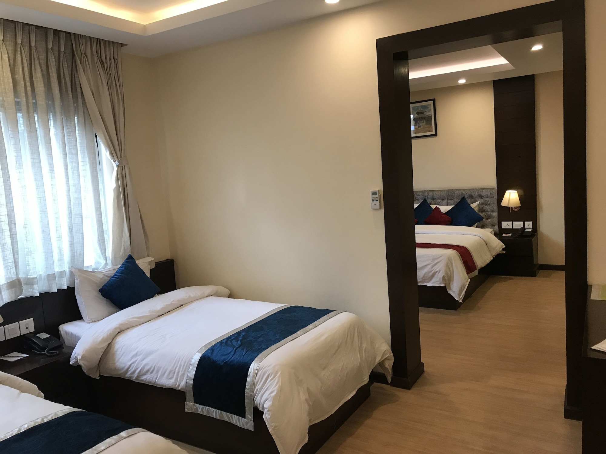 غرفة رباعية بسرير كينج وسريرين منفصلين، Kaveri Inn 2/4