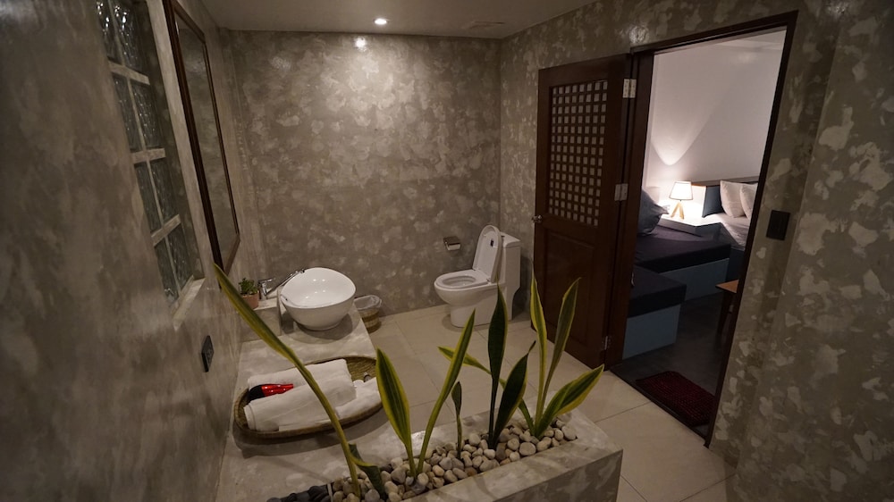 Amihan Resort 42/65
