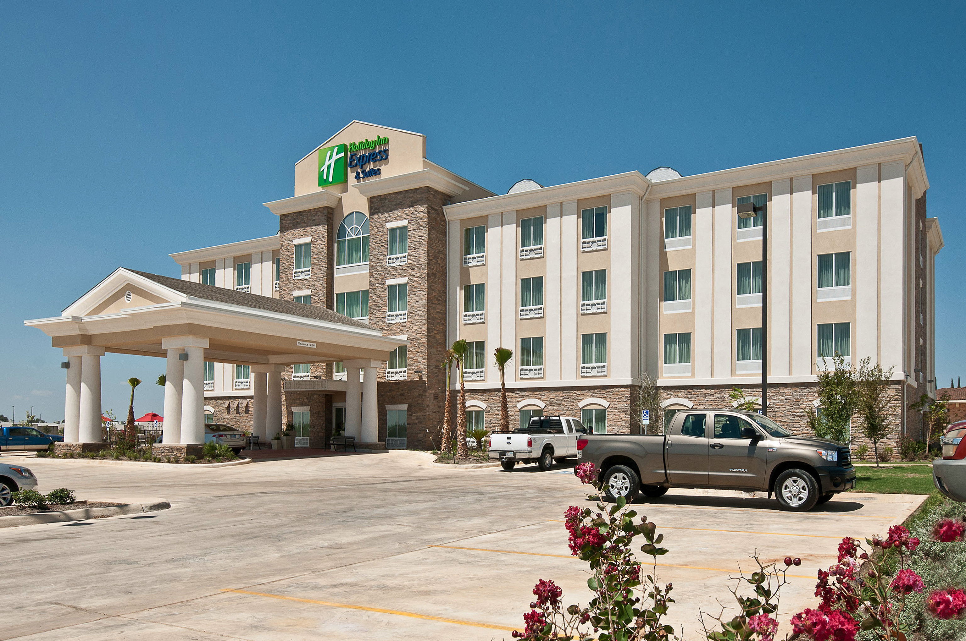 Holiday Inn Express Hotel Suites Pearsall 38/39