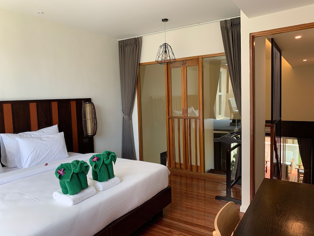2 BEDROOMS, DUPLEX, FAMILY, PATIO