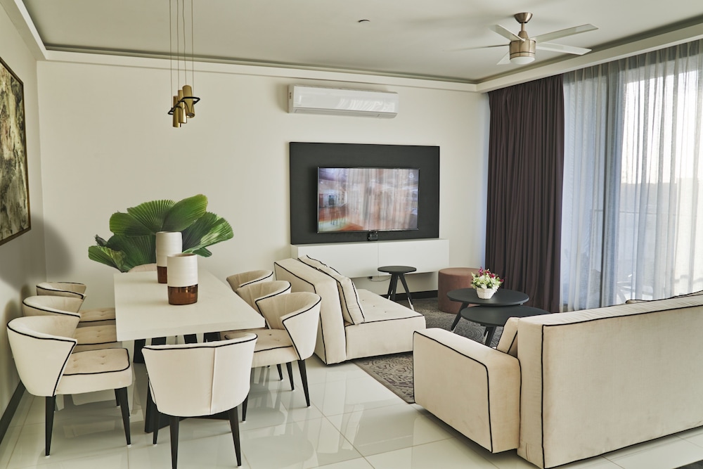 Serenity Hotel Boutique 46/70