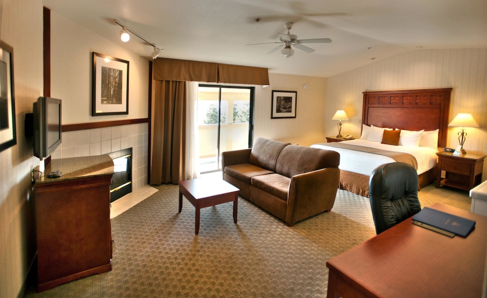 Best Western Plus Forest Park Inn 40/53