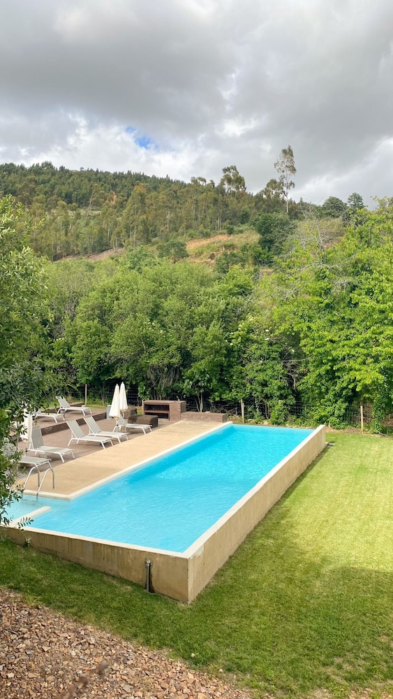 Colmeal Countryside Hotel 55/58