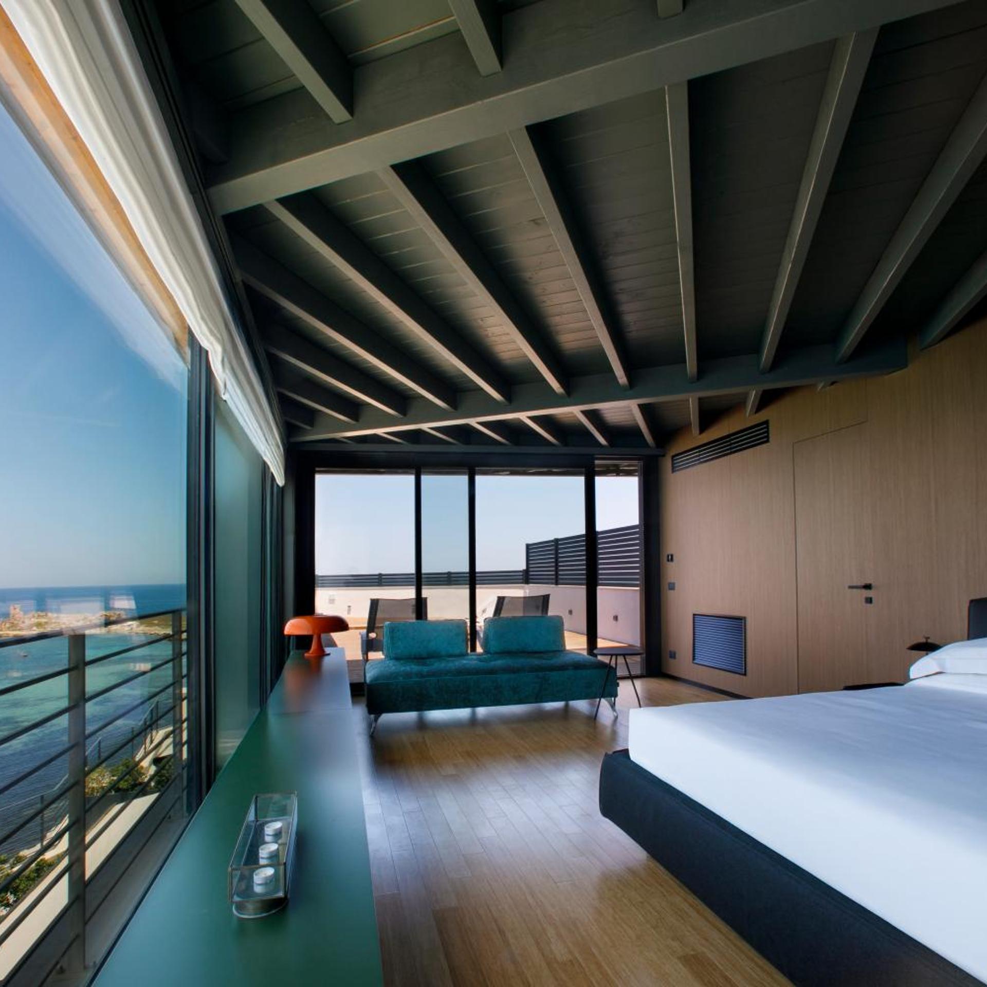 جناح بشرفة، Hotel Punta Tipa 3/9