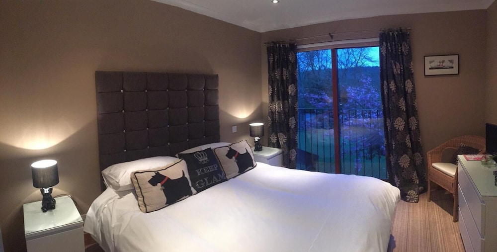 Riverside House 16/32