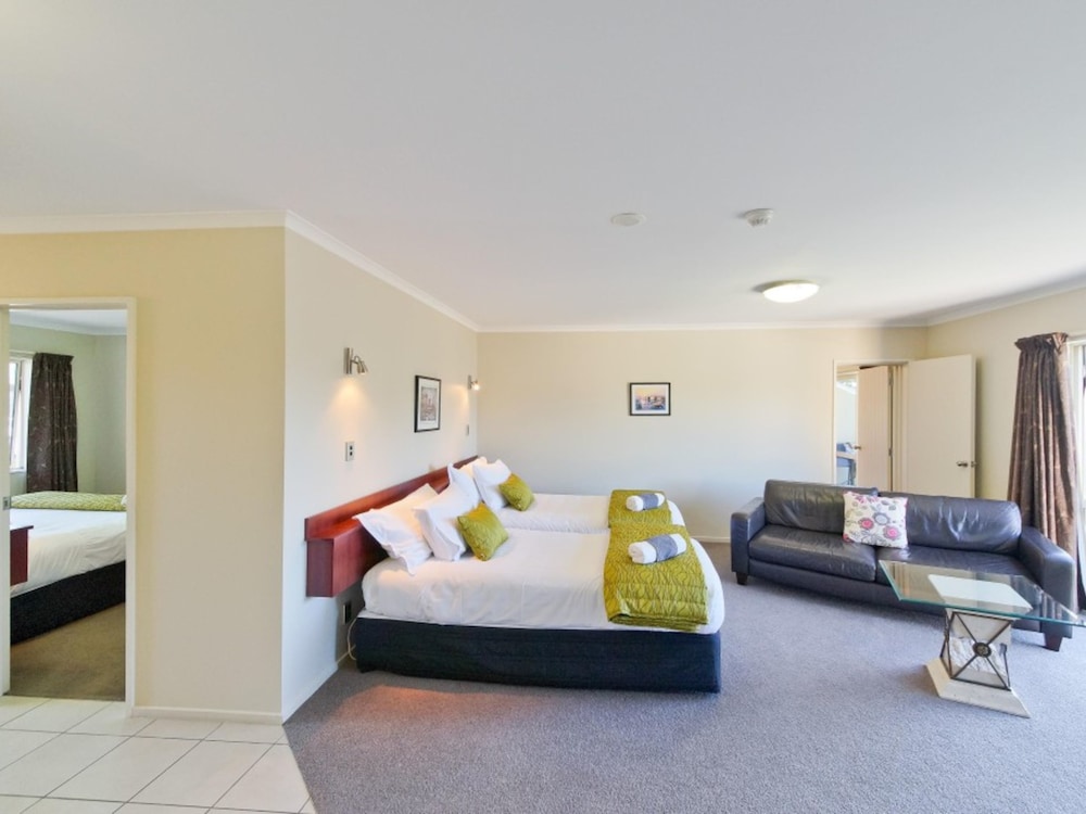 1 Bedroom, Spa, Executive, King and Twin Beds