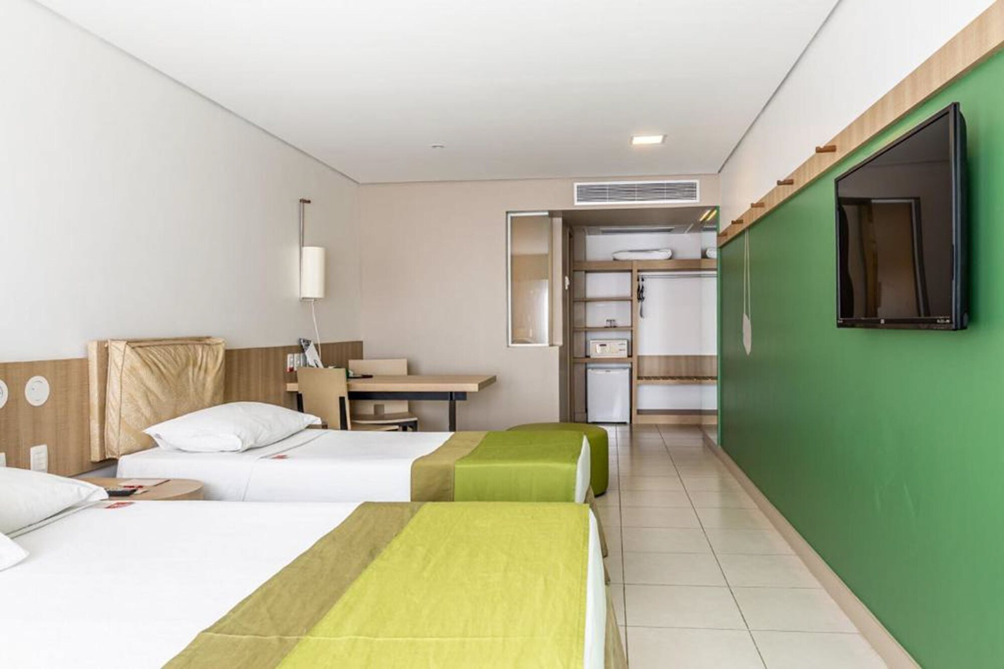Junior Suite, 1 Queen and 1 Single Bed