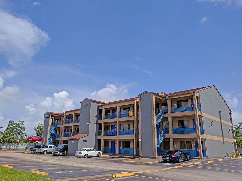 Travelodge by Wyndham Houston Hobby Airport 5/38