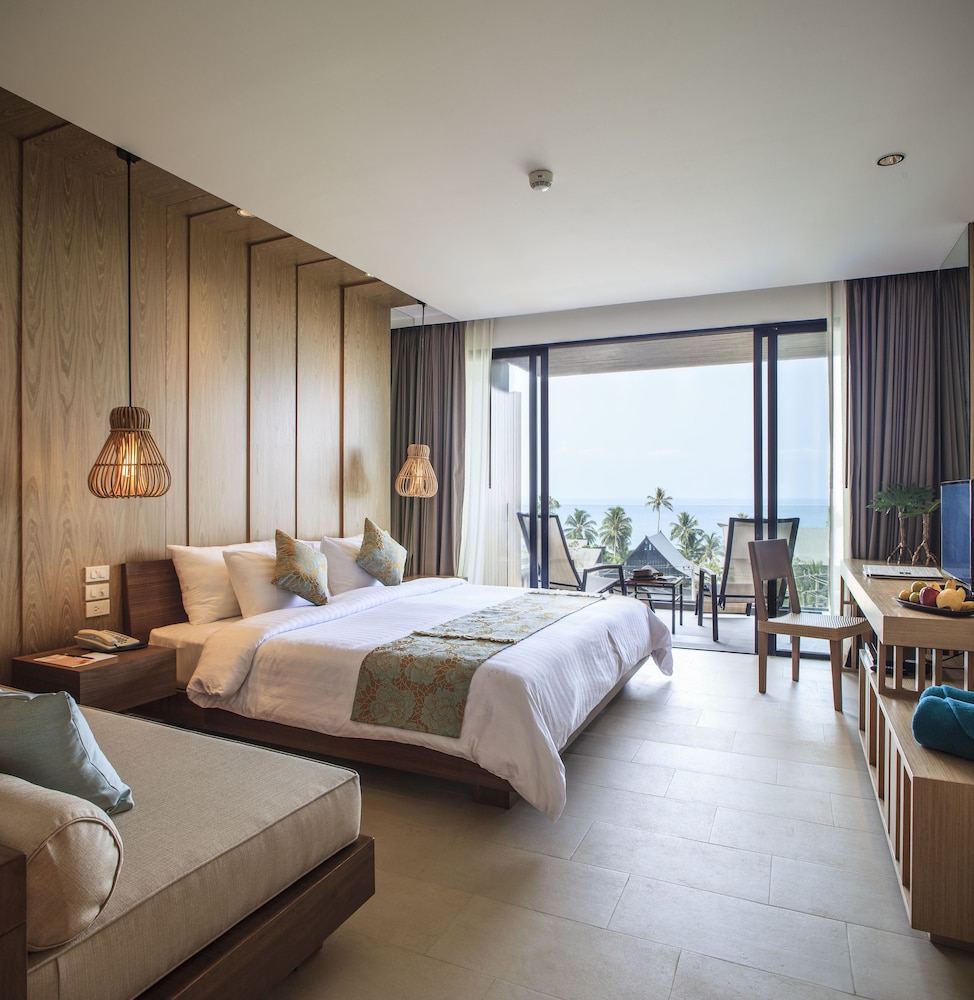 Deluxe, Ocean View, Hot Tub, Hill Side، Kc Grande Resort and Spa 2/3