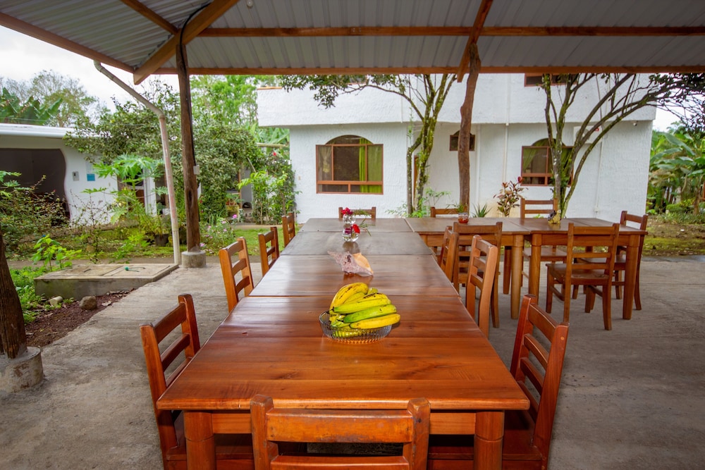 Twin Lodge Galapagos Hotel 47/68