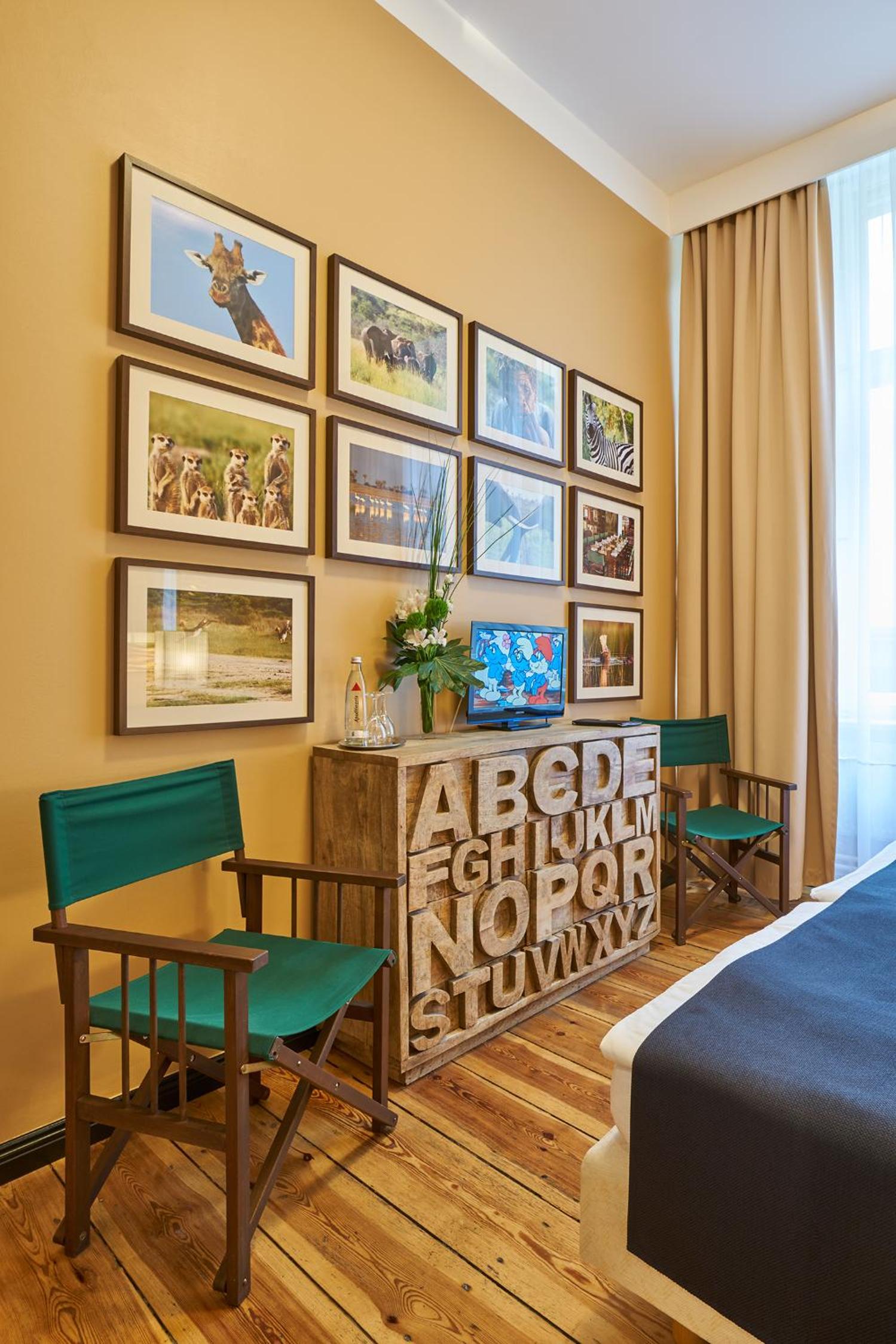 Hotel 38 28/49