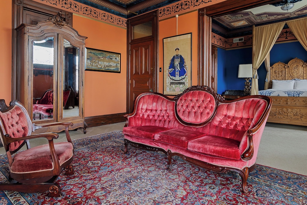 Chateau Tivoli Bed and Breakfast 35/50