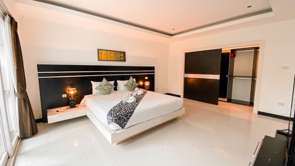 2 BEDROOMS, FAMILY, VILLA