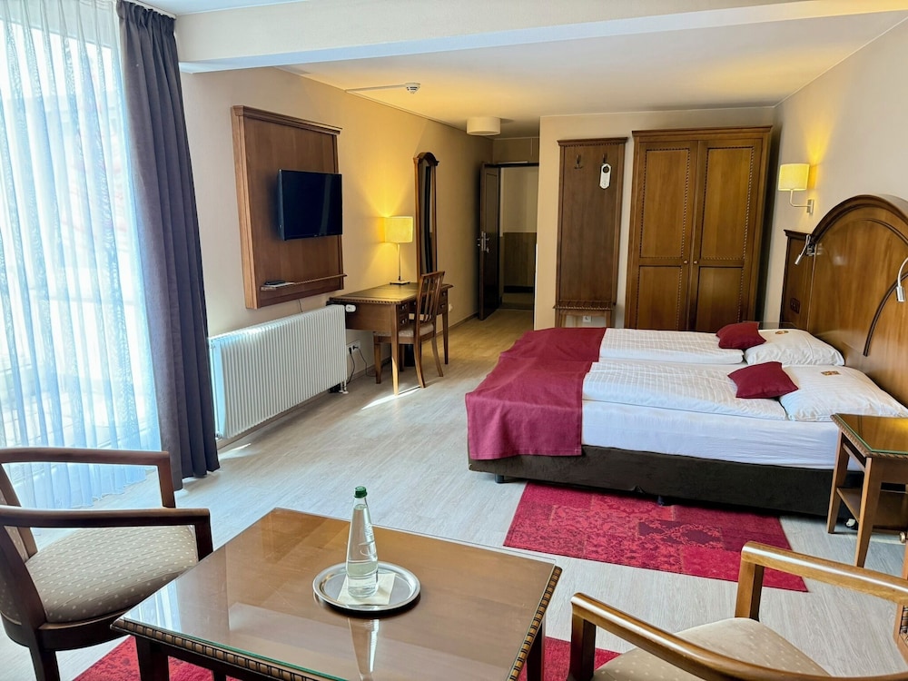 COMFORT, QUADRUPLE, 2 DOUBLE BEDS