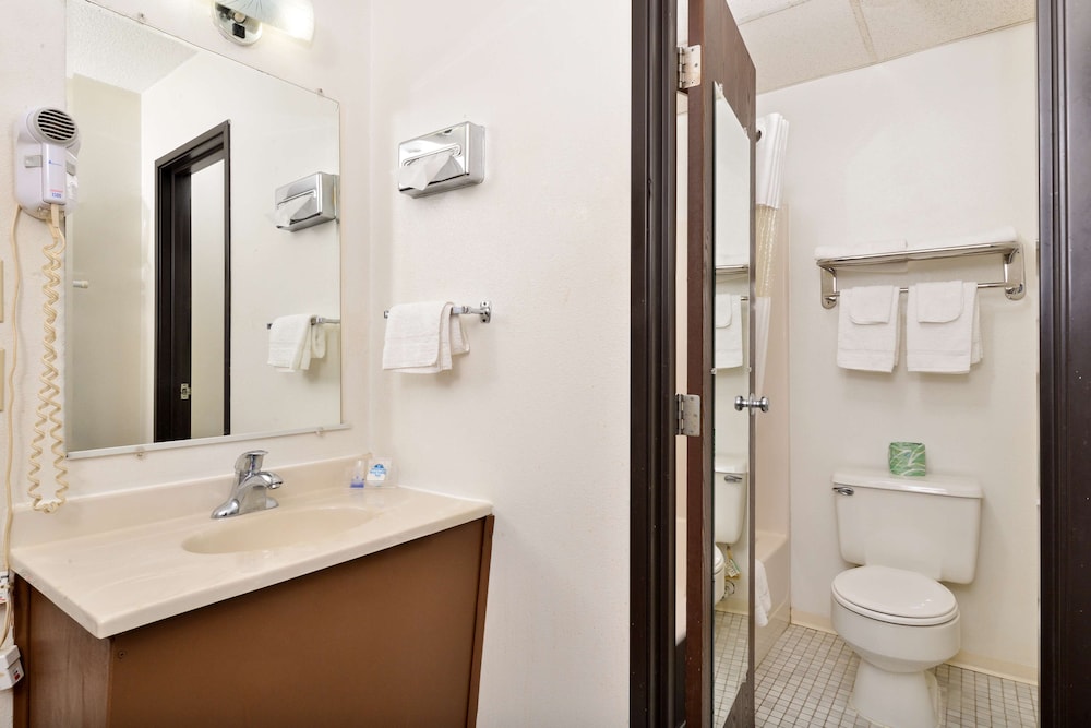 Americas Best Value Inn & Suites-Sidney 8/37