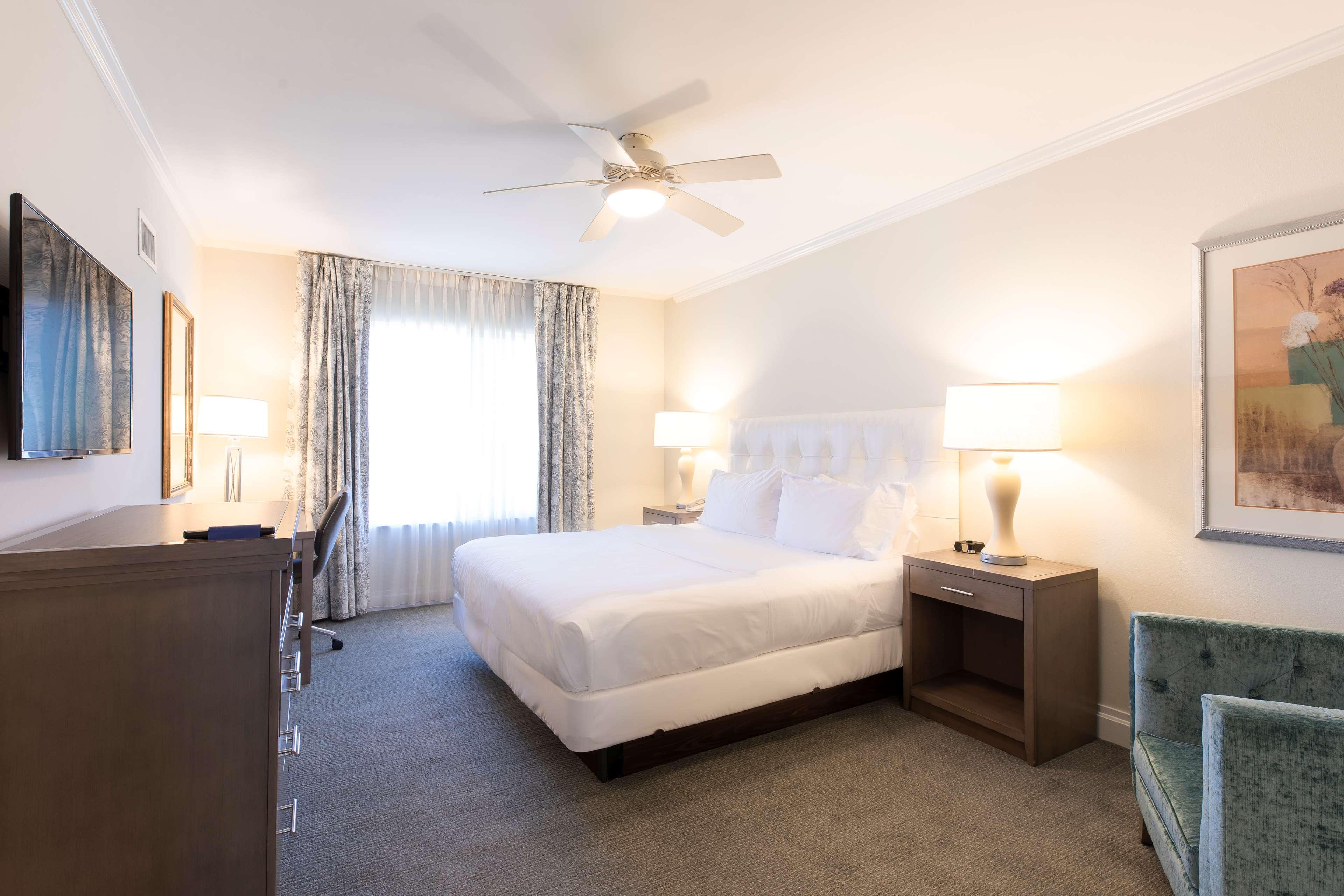 2 Bedrooms, Suite, King Bed, 2 Queen Beds, 2 Bathrooms