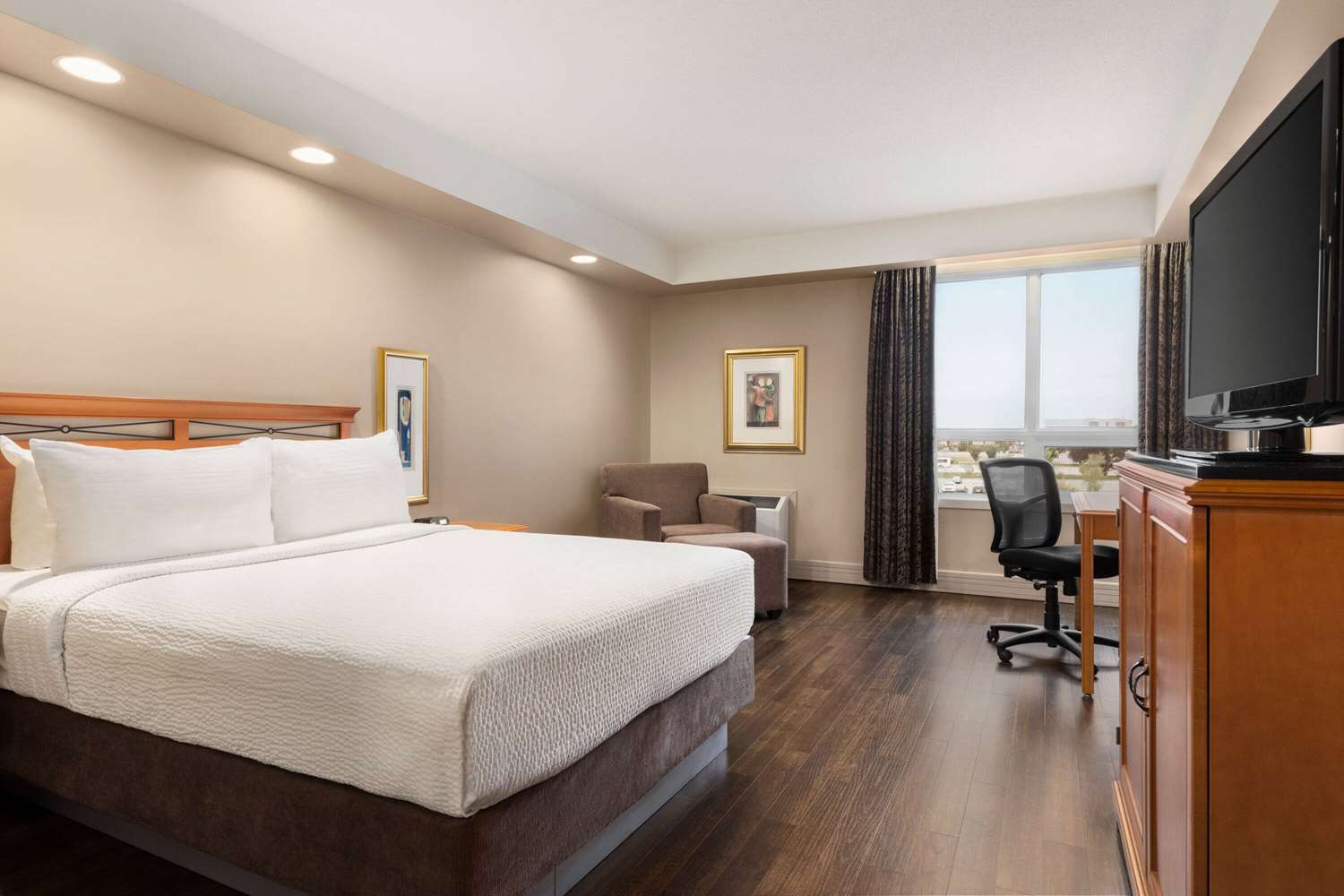 Royal Hotel Calgary, Trademark Collection by Wyndham 4/27