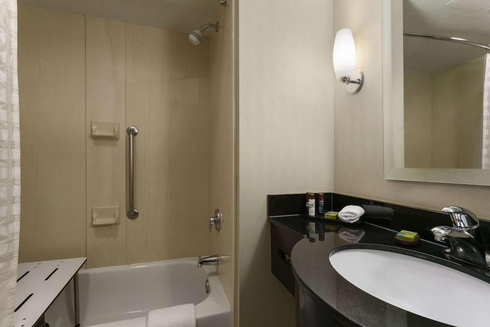 Embassy Suites by Hilton Dulles North Loudoun 14/58