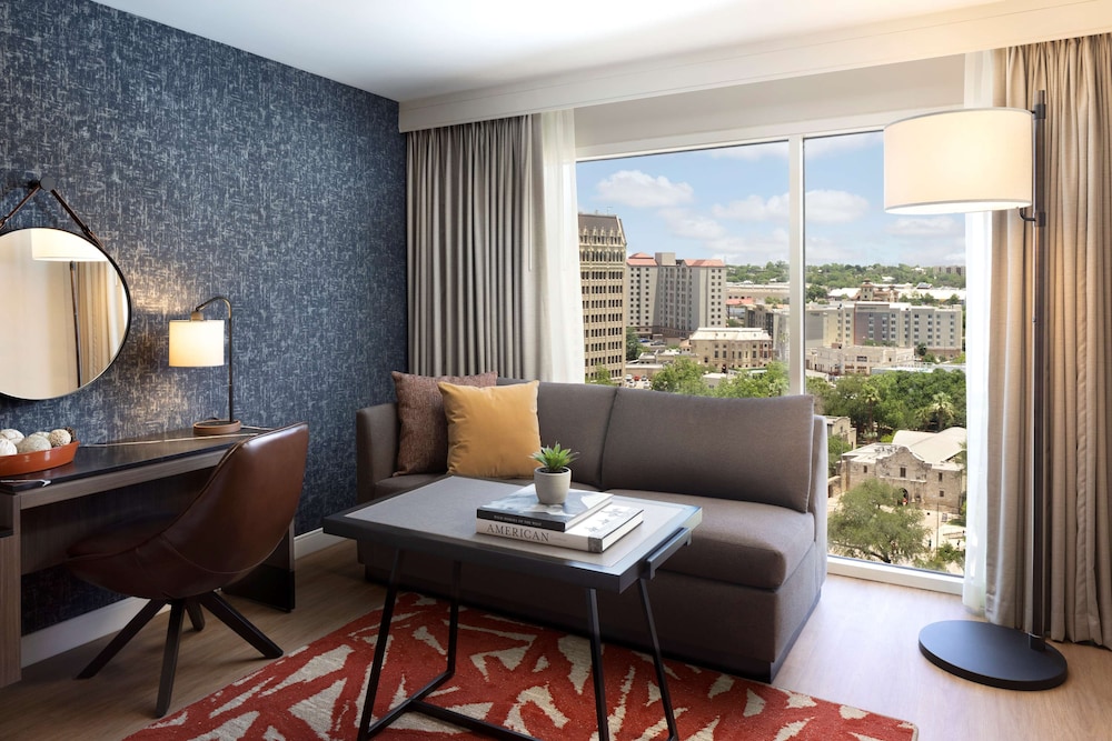 Hyatt Regency San Antonio Riverwalk 52/83