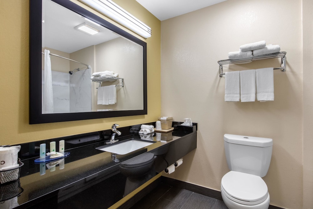 Quality Inn Cadiz, KY 23/40