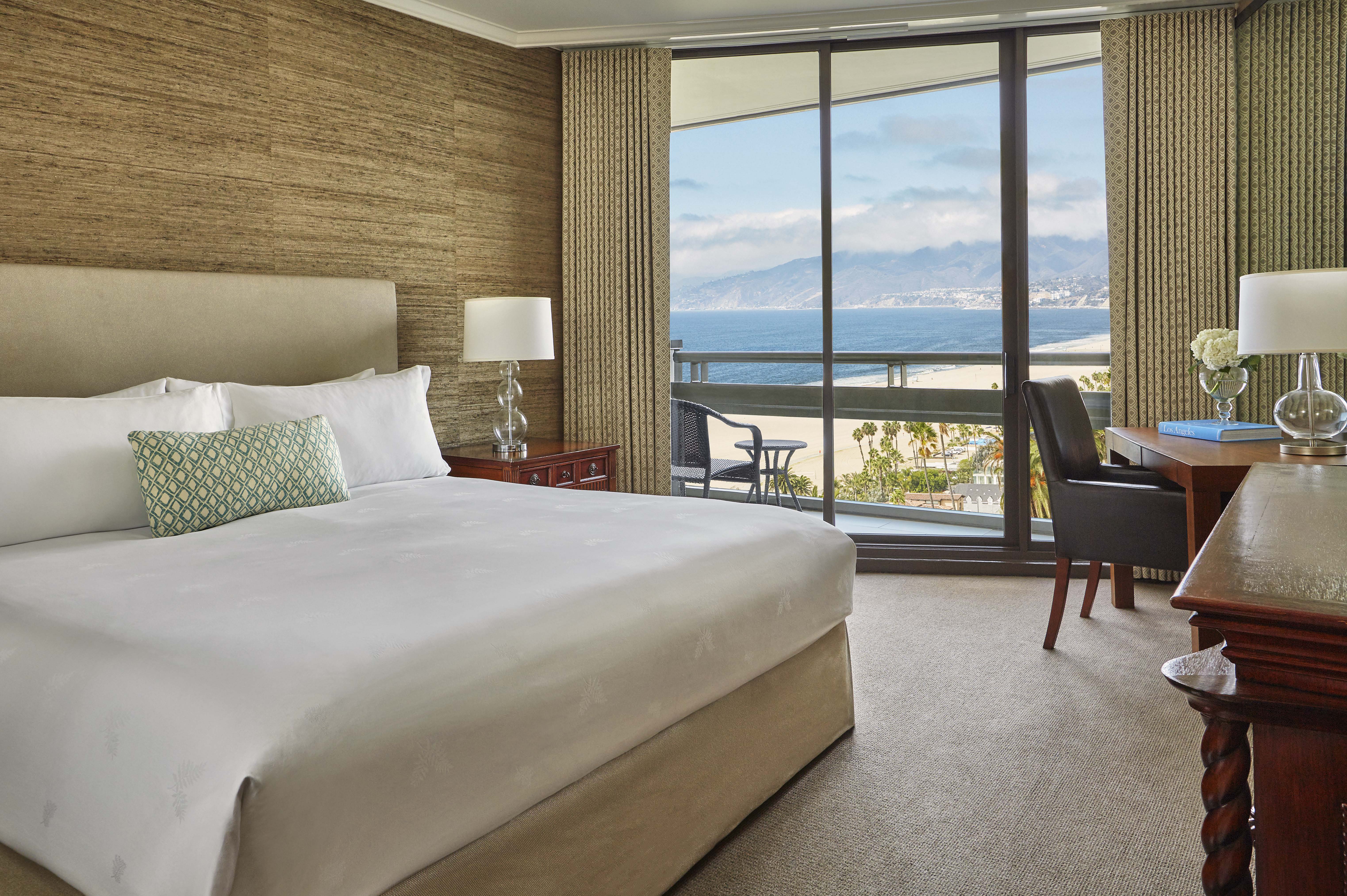 DELUXE, 2 DOUBLE BEDS, OCEAN VIEW, BALCONY