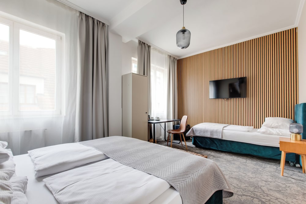 ROOM, TRIPLE
