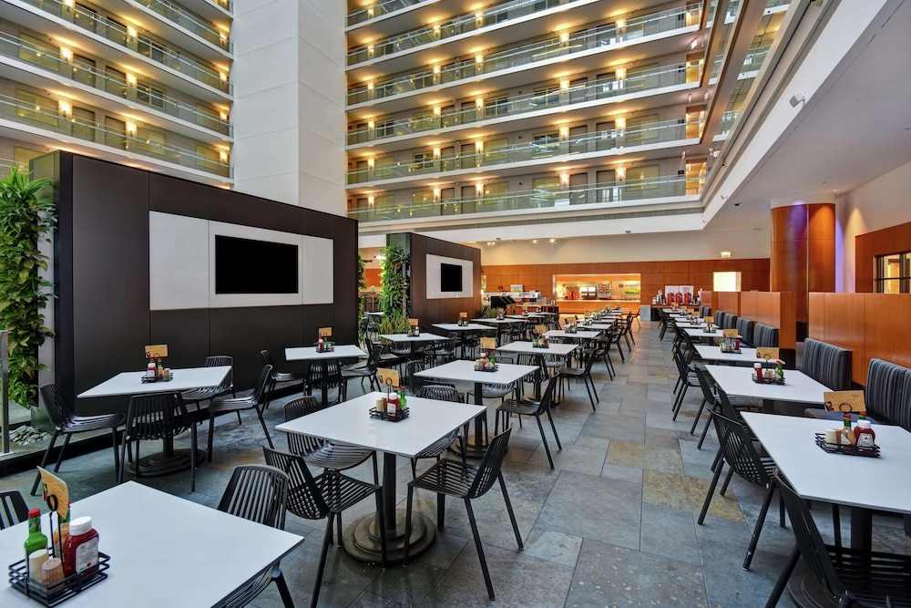 Embassy Suites by Hilton Chicago Downtown Magnificent Mile 40/53