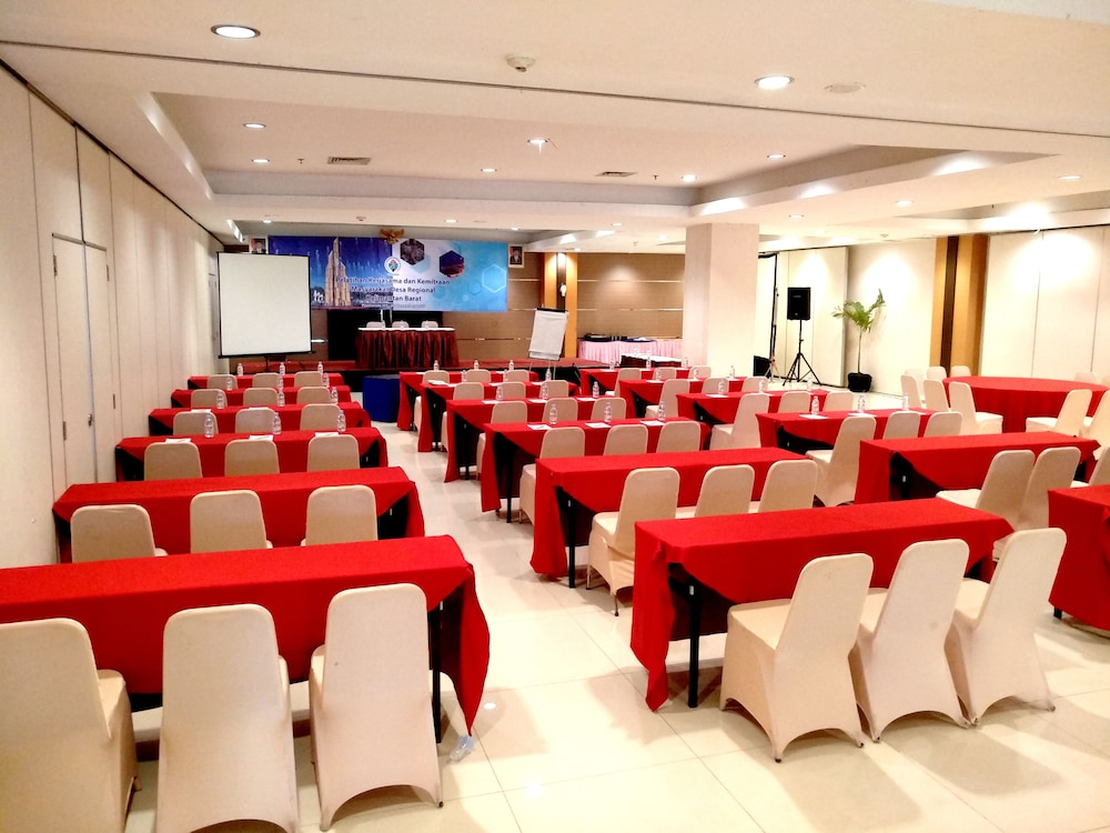 Transera Hotel Pontianak 32/36