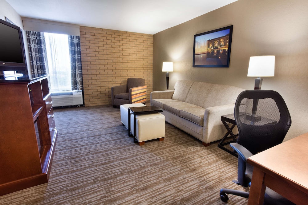 Drury Inn and Suites Kansas City Airport 26/33