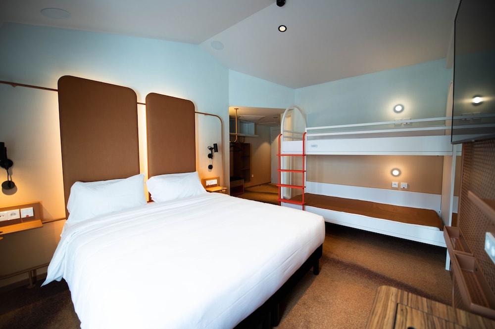 Superior, Family, Queen and Twin Beds